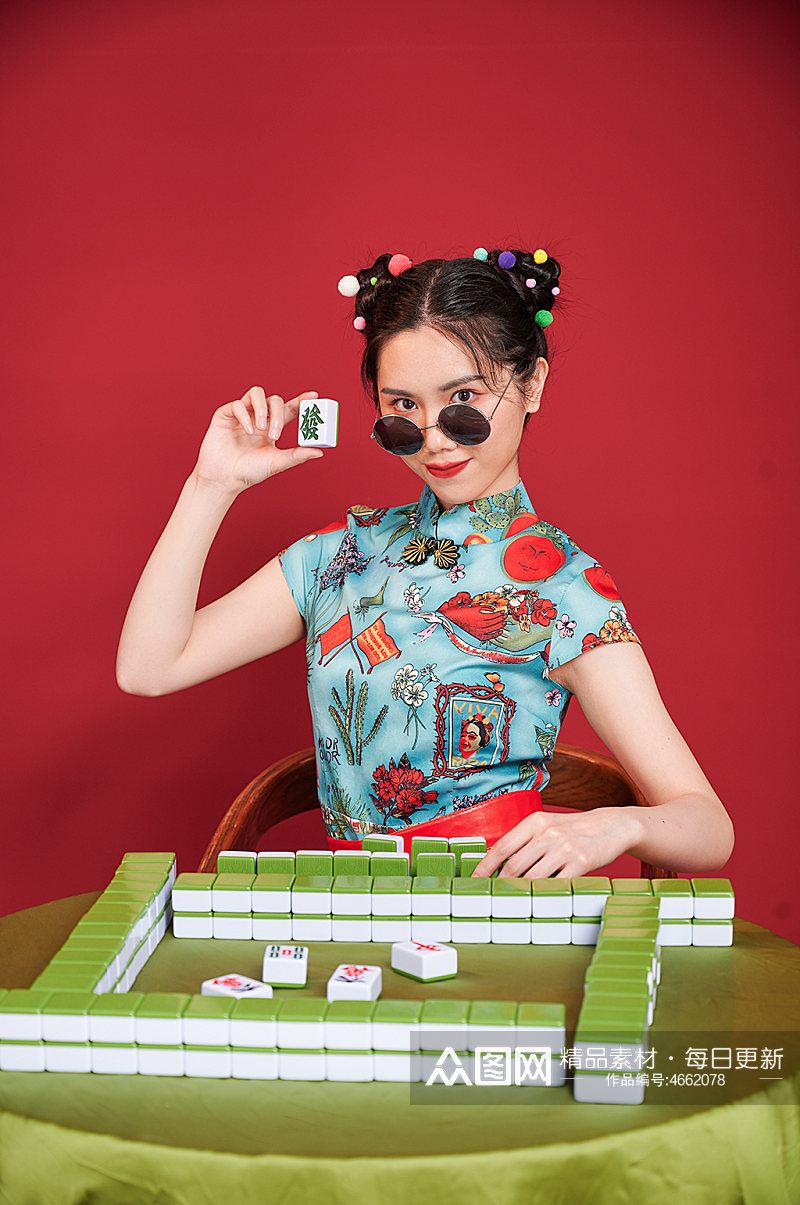 旗袍国潮美女麻将眼镜扇子造型商业摄影图素材