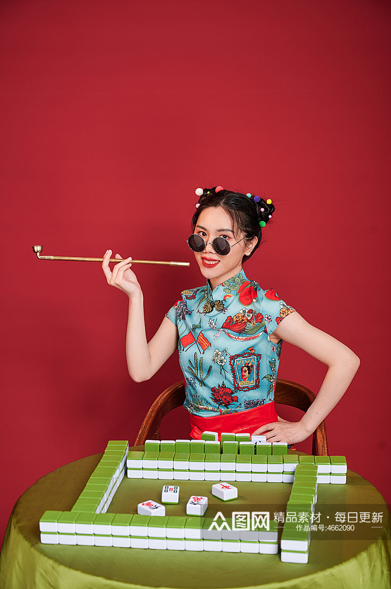 旗袍国潮美女麻将眼镜扇子造型商业摄影图素材