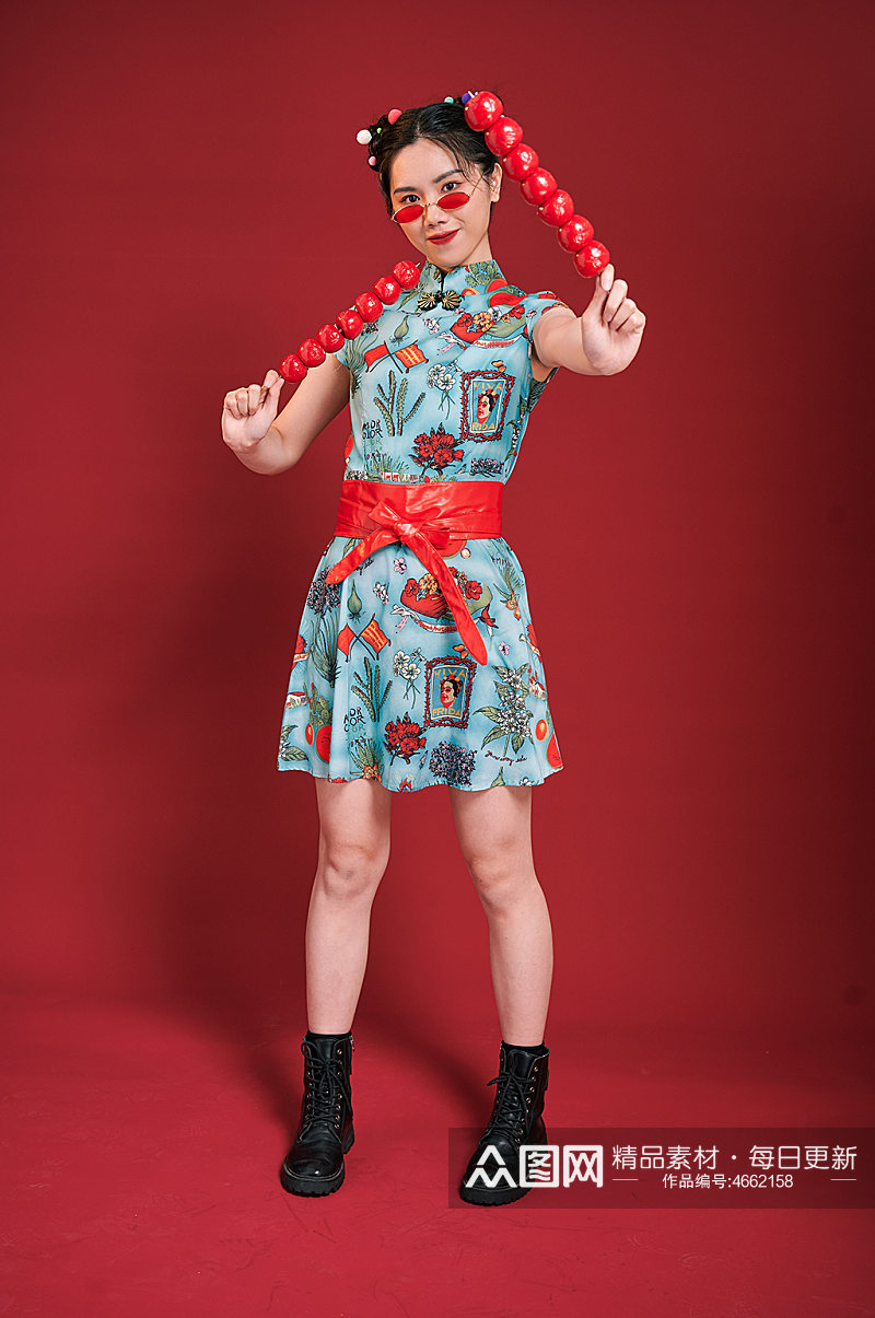 旗袍国潮女生创意糖葫芦造型商业摄影图素材
