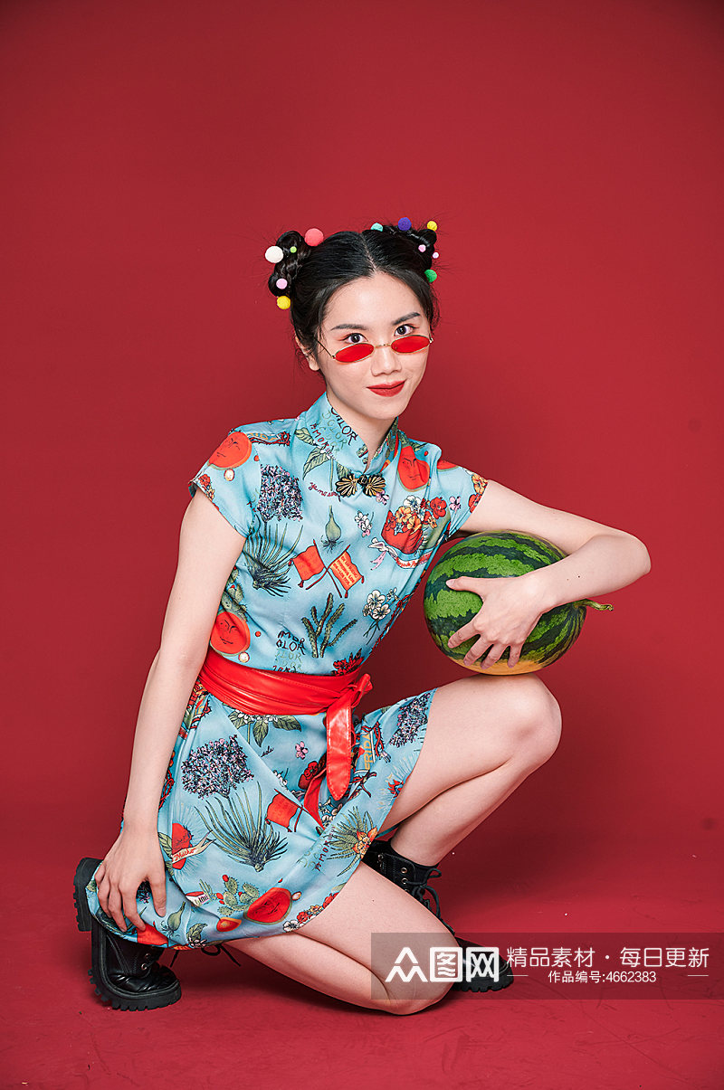 国潮创意水果西瓜旗袍女生商业摄影图素材