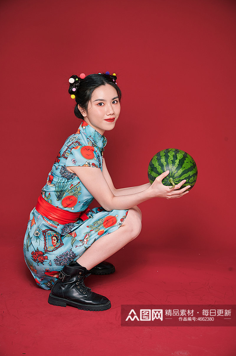 国潮女生旗袍创意水果西瓜商业摄影图素材