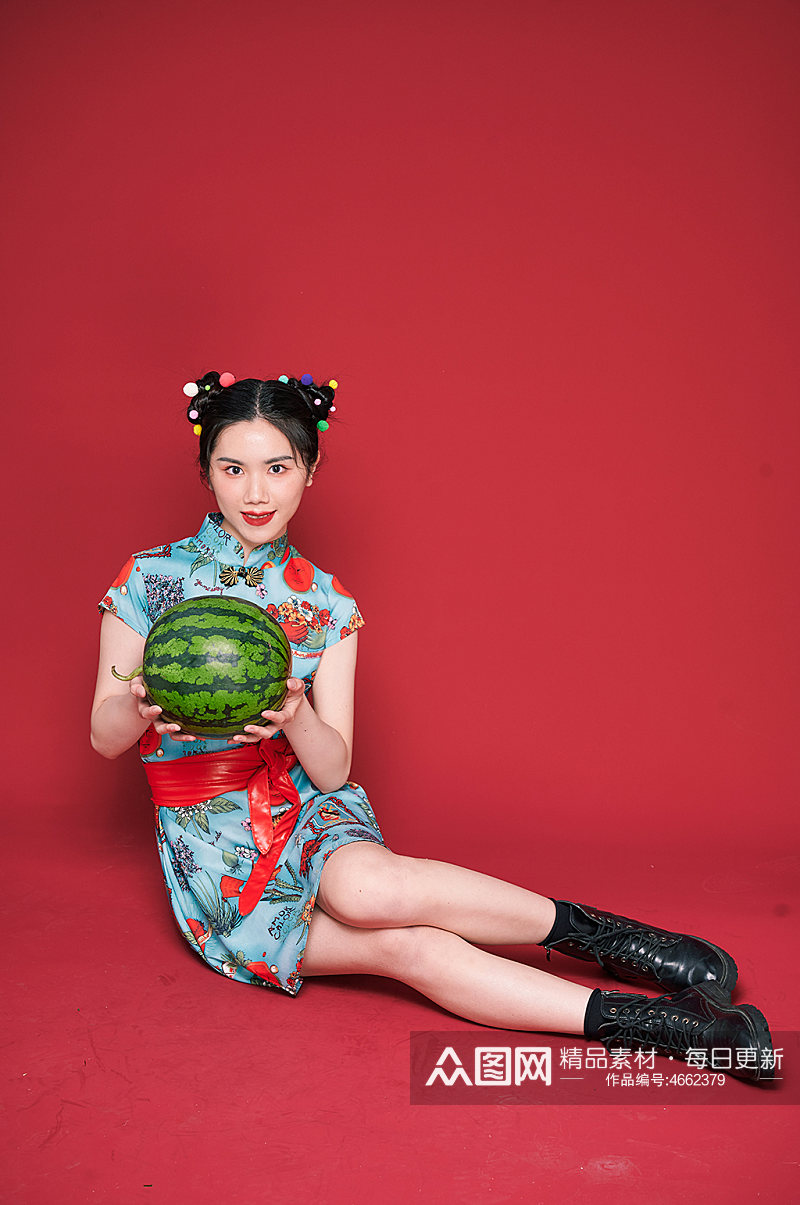 水果创意国潮旗袍女生商业摄影图创意摄影图素材
