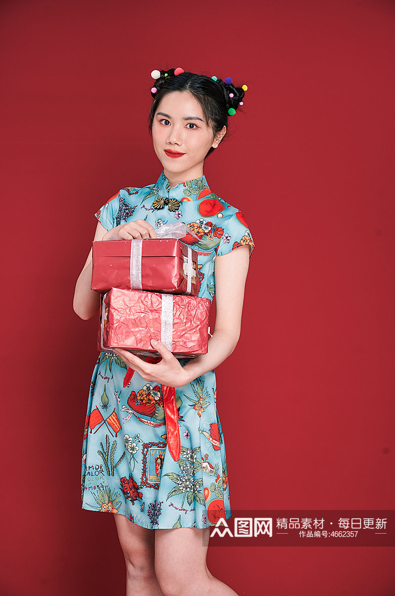 创意礼盒国潮旗袍女人商业摄影图素材