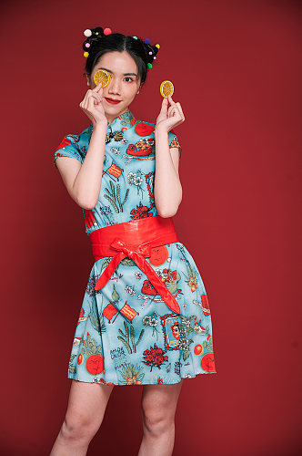 创意水果造型国潮旗袍美女商业摄影图