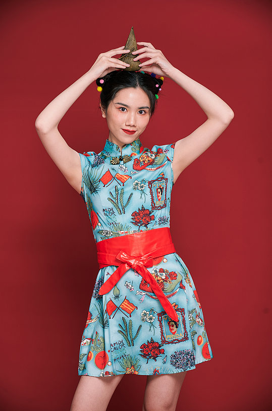 国潮美女美食端午节粽子创意摄影图