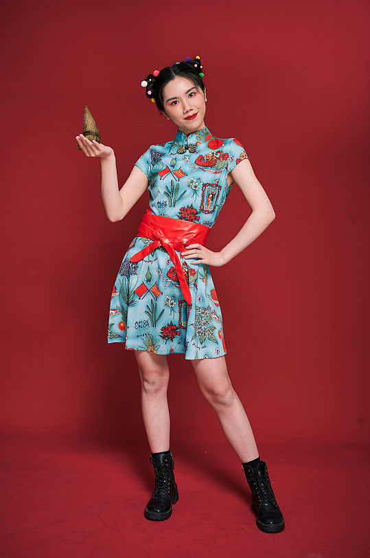 国潮美女美食端午节粽子创意摄影图