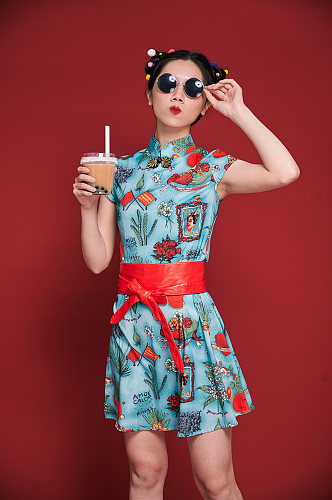 美食创意奶茶水果美食国潮女性摄影图