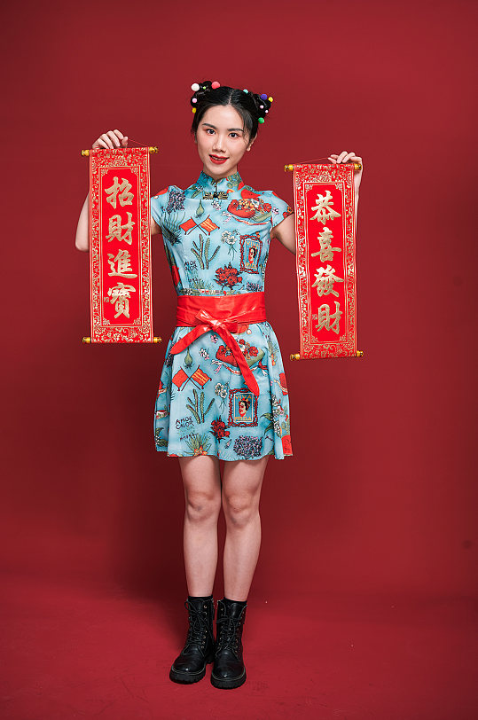 国潮旗袍女人对联春联造型商业摄影图