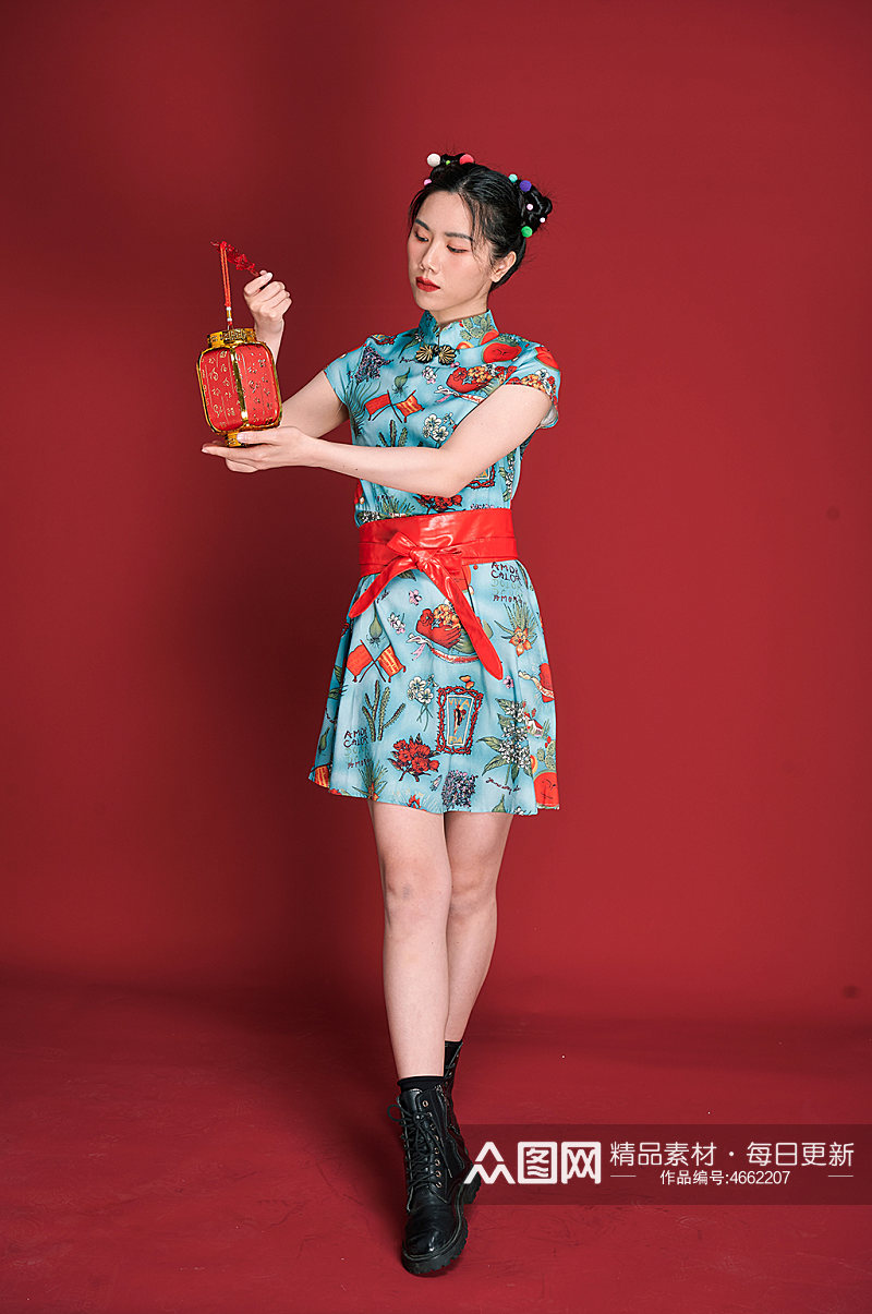 国潮旗袍女性新年灯笼创意喜庆摄影图素材