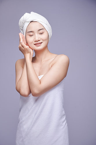 女性女人护肤美容面膜人物摄影图片