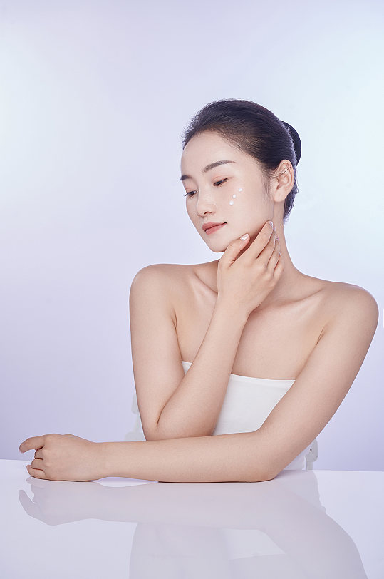 女性时尚美容美肤美妆人物精修摄影图片