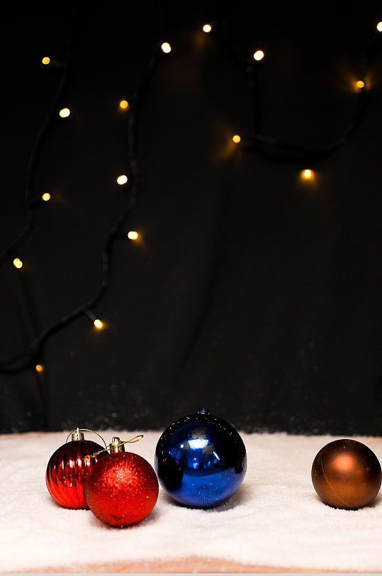 圣诞节物品圣诞彩球元素摄影图片