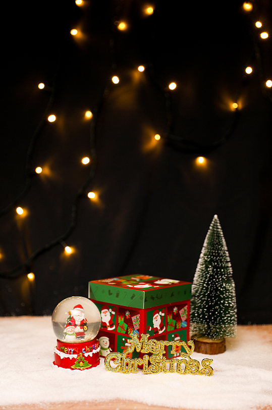 圣诞节物品圣诞礼盒水晶球元素摄影图片
