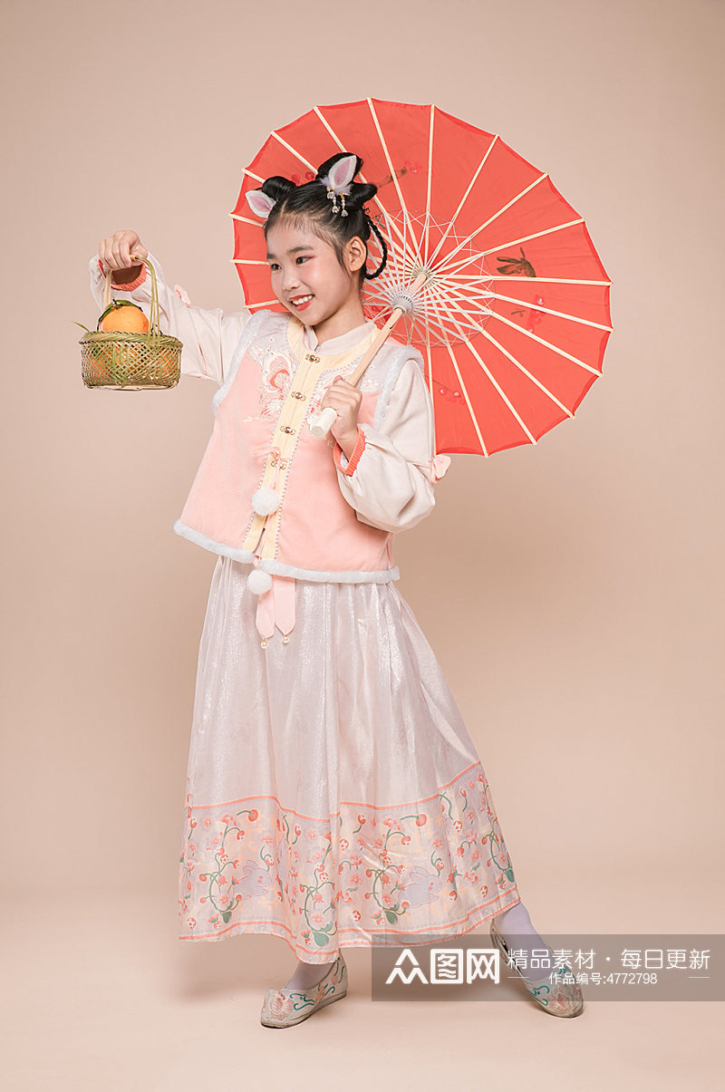 可爱小女孩手拿油纸伞贺岁春节人物摄影图片素材