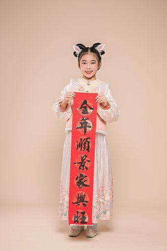 可爱汉服小女孩对联贺春节新年人物摄影图片