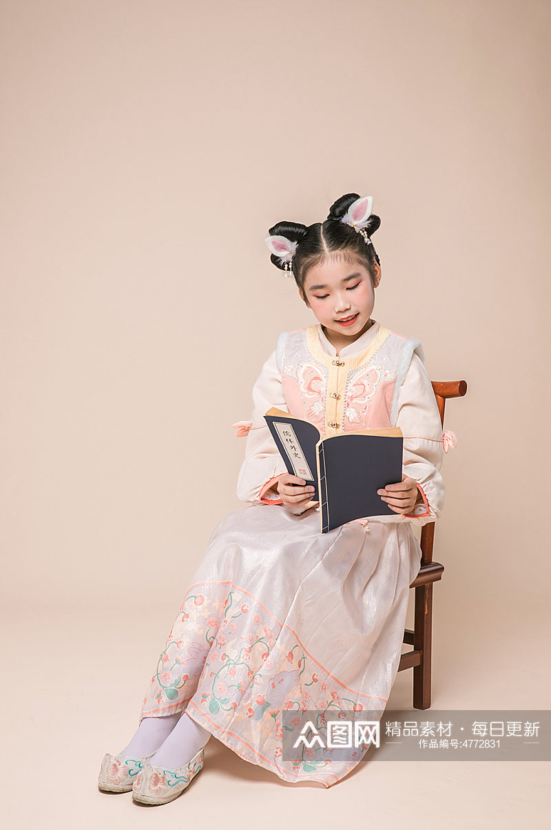 可爱汉服小女孩古风贺春节新年人物摄影图片素材