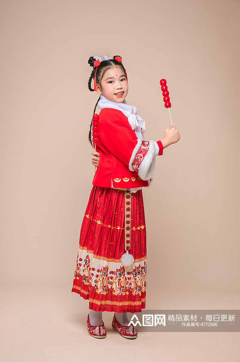 贺岁小女孩拿糖葫芦春节新年人物摄影图片素材