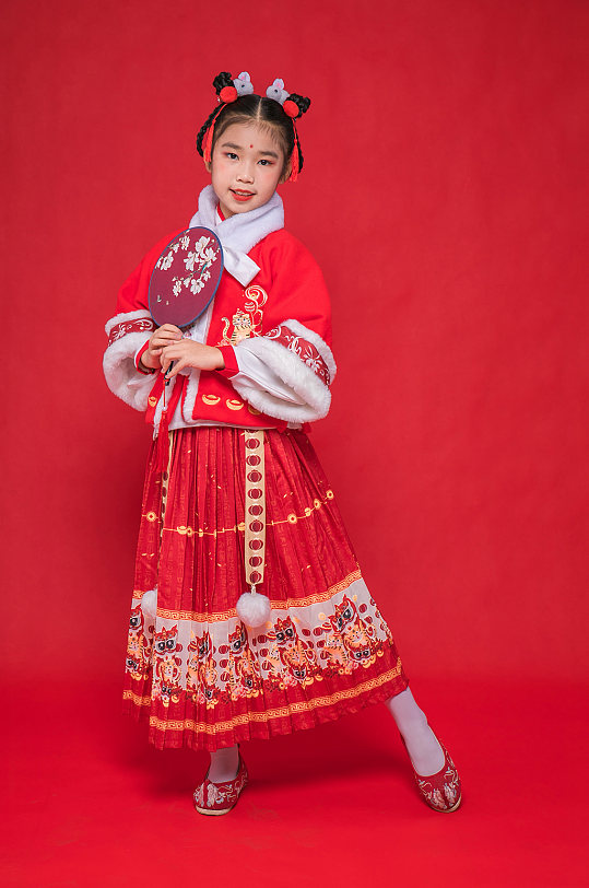 汉服国潮小女孩新年贺岁春节人物摄影图片