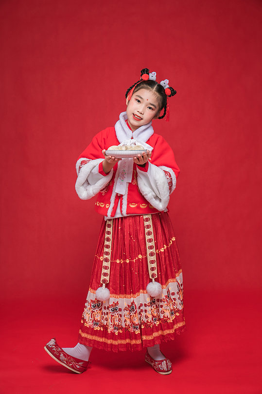 可爱小女孩手春节美食贺岁新年人物摄影图片