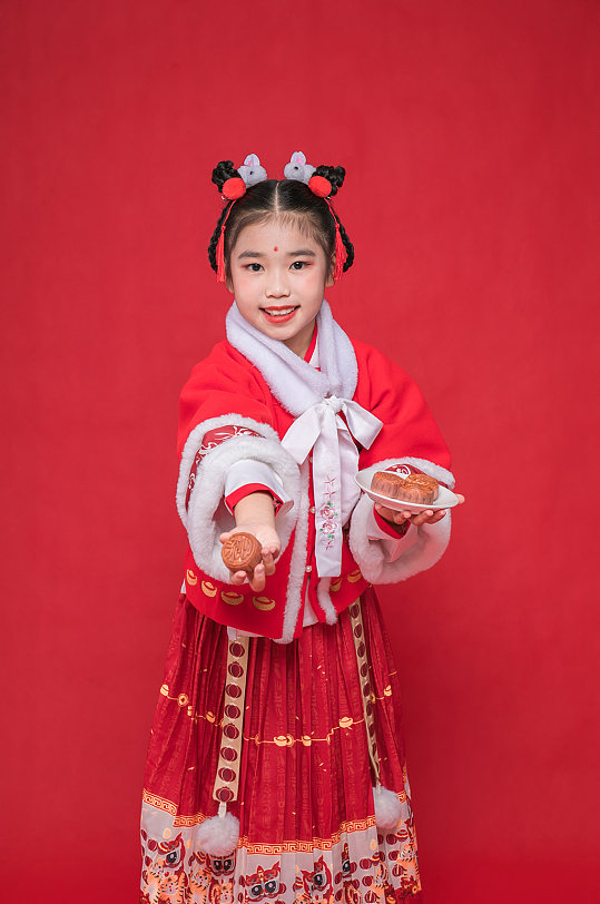 可爱小女孩春节美食贺岁新年人物摄影图片