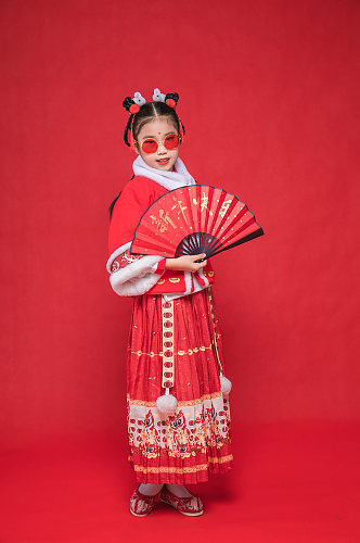 汉服国潮小女孩新年贺岁春节人物摄影图片
