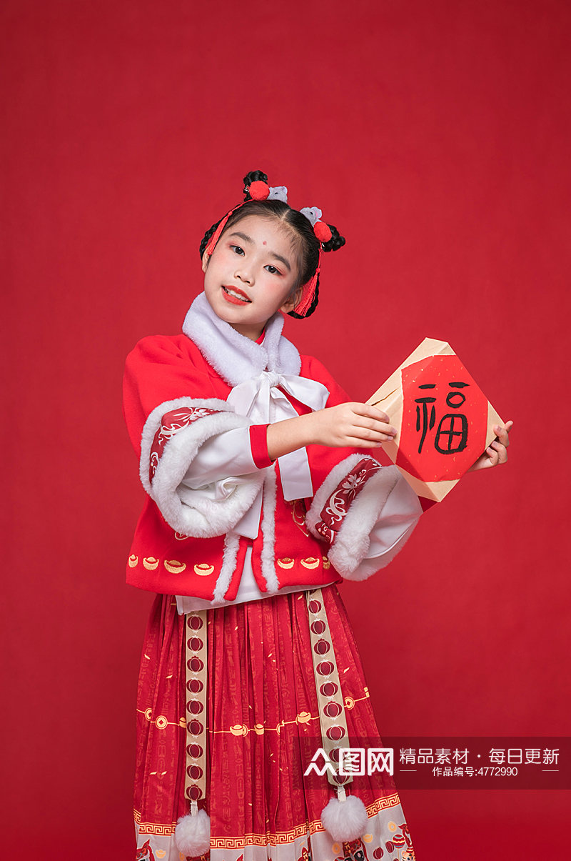 可爱春节小女孩拿福字贺岁新年人物摄影图片素材