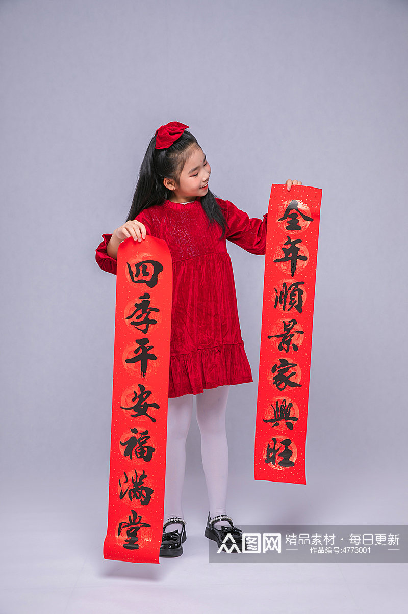 可爱春节小女孩拿对联贺岁新年人物摄影图片素材
