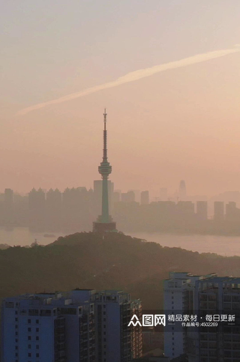 航拍湖北武汉电视塔地标建筑清晨迷雾竖屏素材