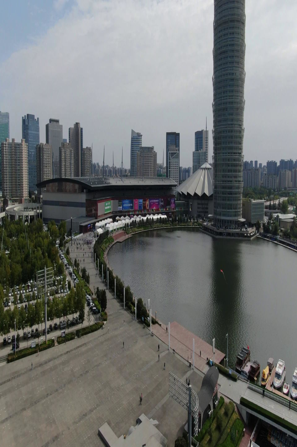 航拍河南郑州千禧广场大玉米地标建筑素材