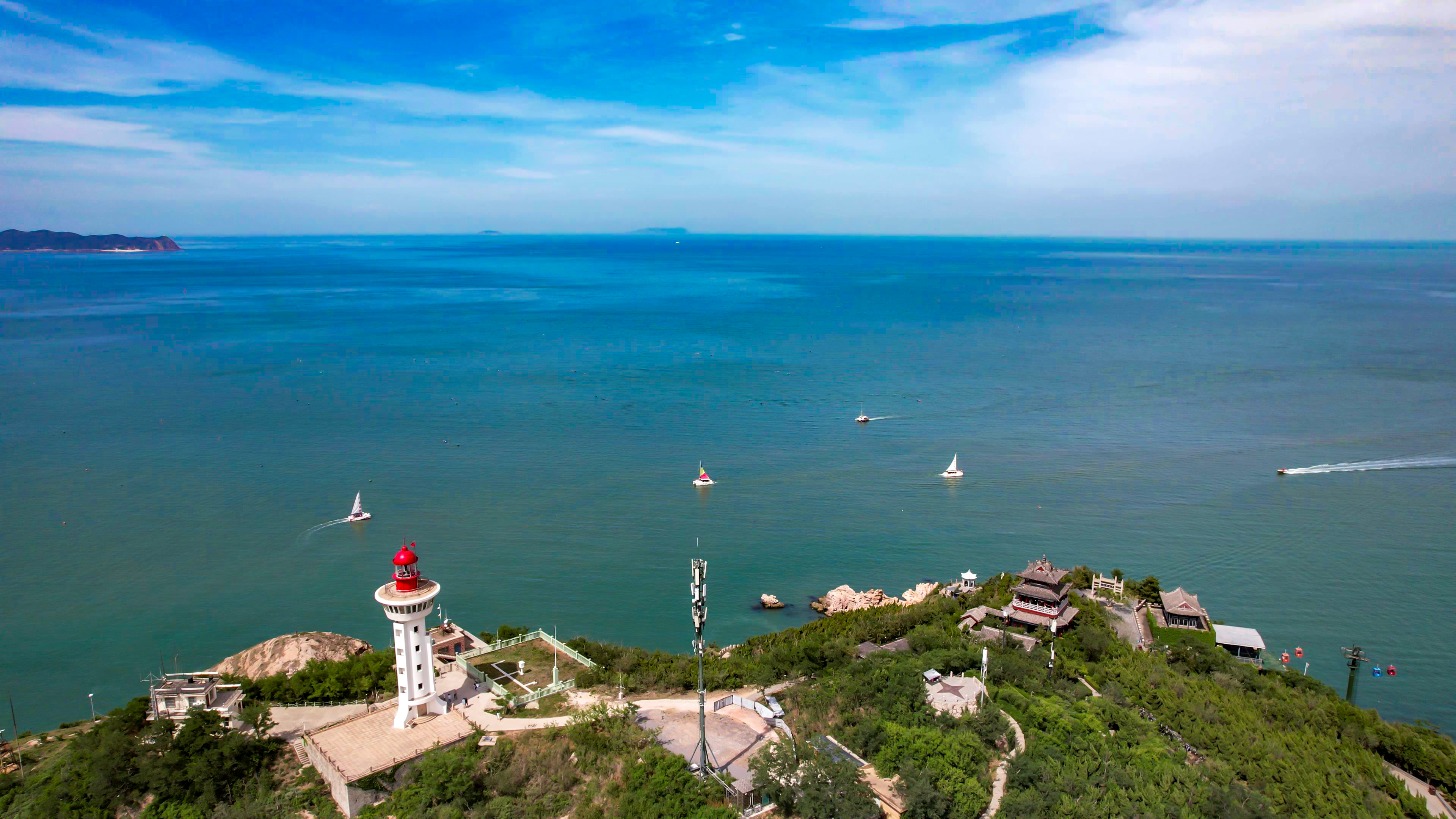 大海海洋沙滩焦石灯塔海岛海浪航拍摄影图素材