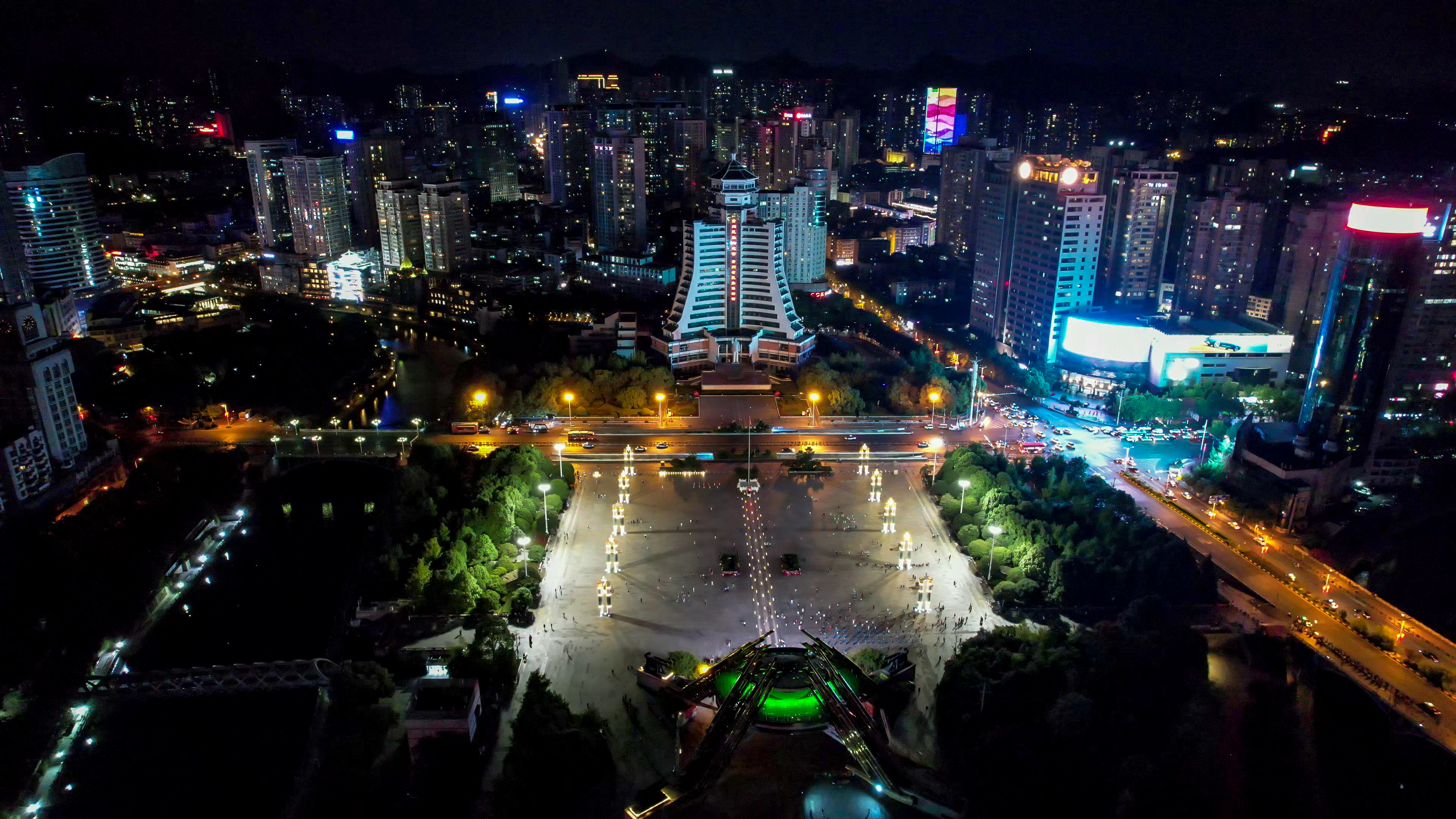 贵州贵阳筑城广场夜景灯光航拍素材