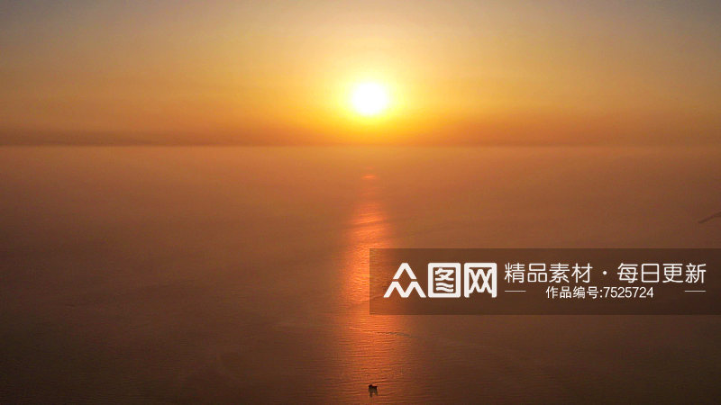 海平面夕阳倒影波光粼粼航拍素材