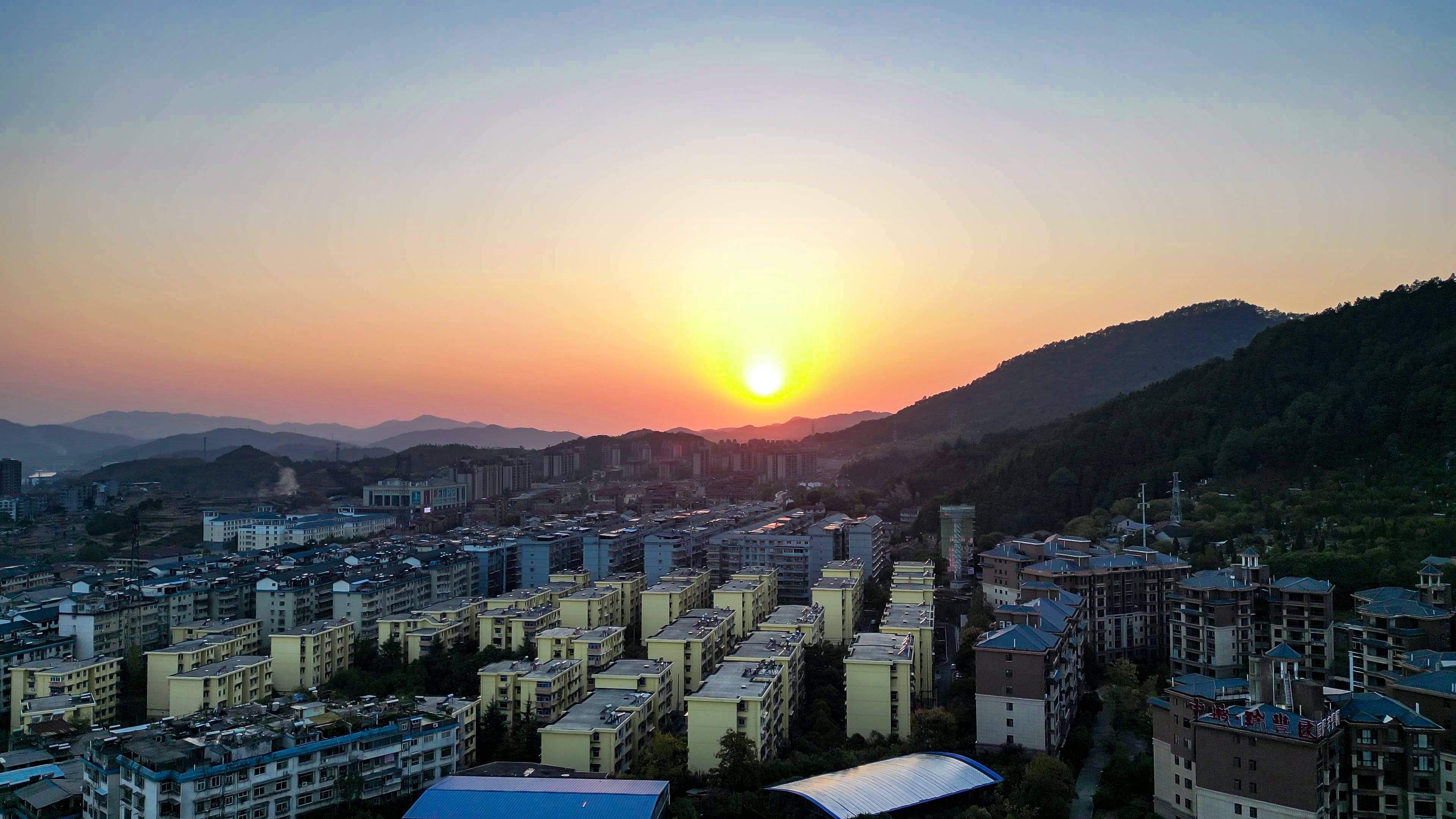 航拍城市日落晚霞夕阳素材