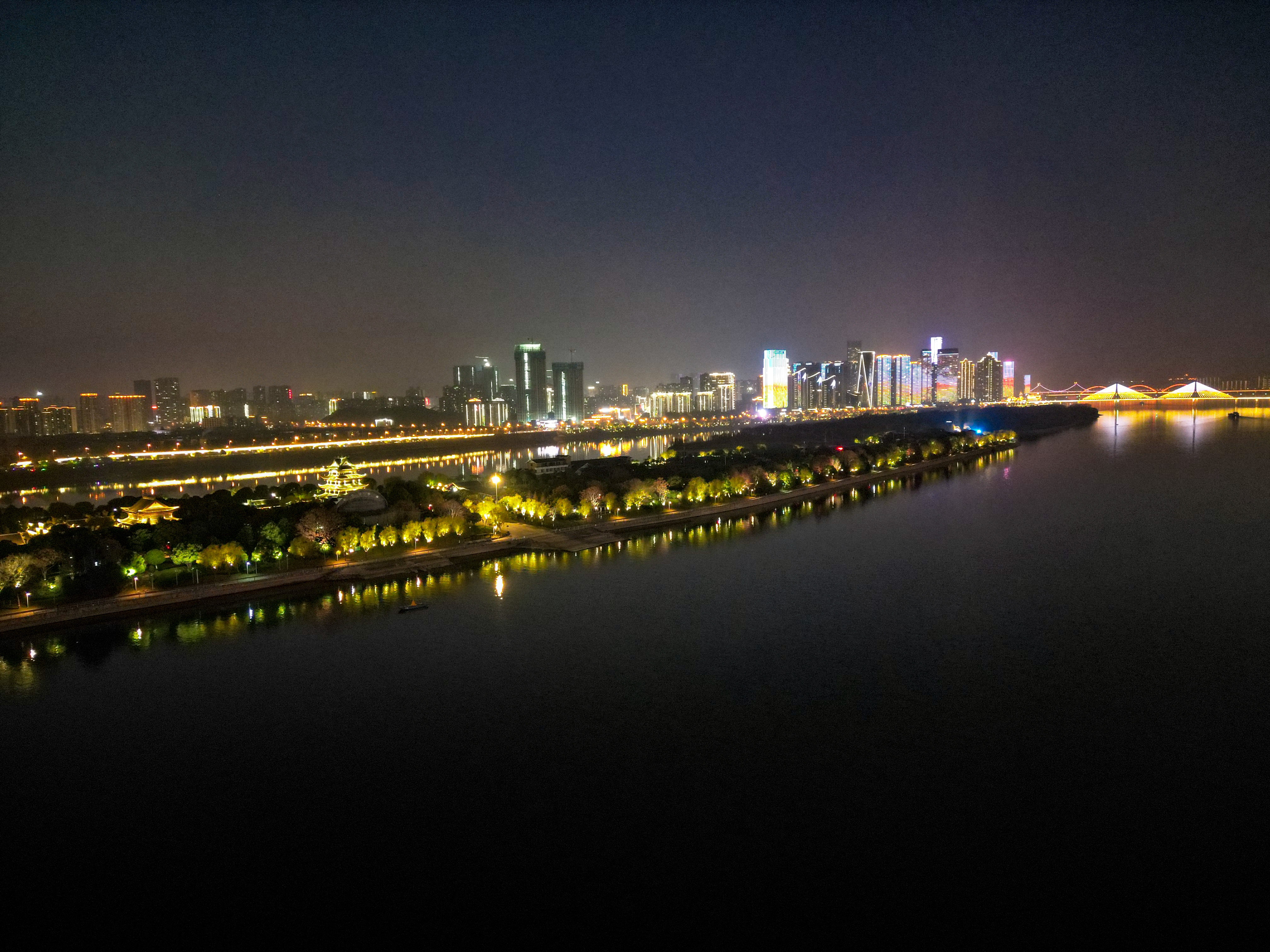 湖南长沙湘江城市夜景灯光航拍图素材