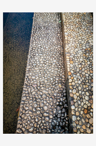 鹅卵石台阶摄影图
