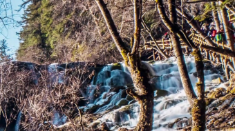 瀑布山水溪流风景素材-众图网
