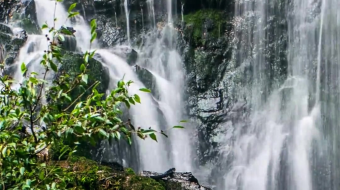 瀑布山水溪流风景素材-众图网