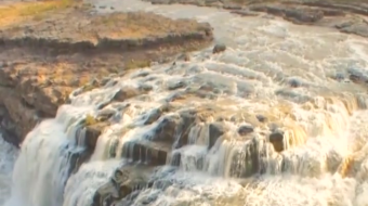 瀑布山水溪流风景素材-众图网