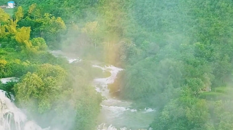 瀑布山水溪流风景素材-众图网