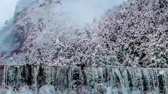 瀑布山水溪流风景素材-众图网