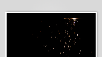 夜空中绚烂的烟花绽放-众图网