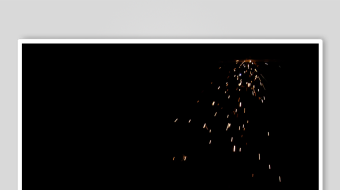 夜空中绽放的绚烂烟花-众图网