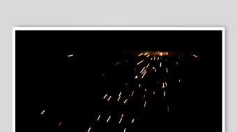 夜空中闪烁的绚烂火花-众图网