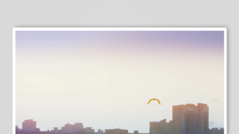 城市天际线与空中滑翔景象-众图网