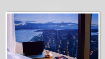 窗边惬意阅读办公的舒适场景-众图网