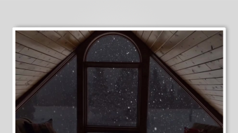 阁楼窗边温馨静谧角落-众图网