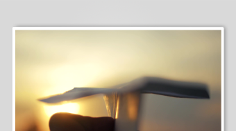 夕阳纸飞机素材背景-众图网