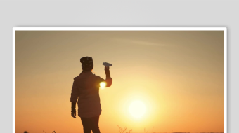 夕阳纸飞机素材背景-众图网