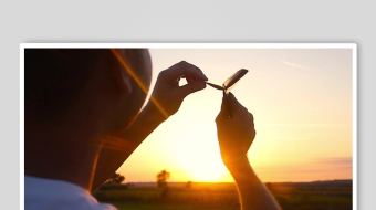 夕阳纸飞机素材背景-众图网