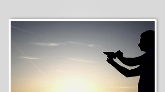 夕阳纸飞机素材背景-众图网